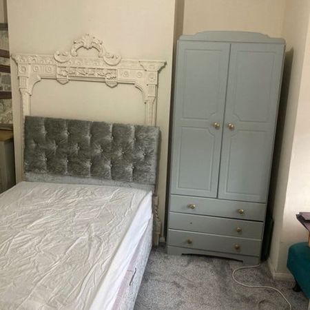 Room in a Shared Flat, Brighton Road, CR2 - Photo 4