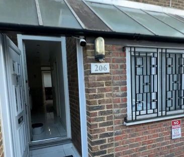 4 bedroom terraced house to rent - Photo 3