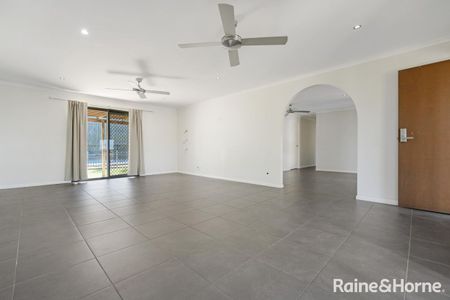 Low Set 3 Bedroom Home with Swimming Pool! - Photo 5