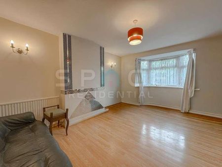 Bedroom Ground Floor Maisonette In, NW7 - Photo 5
