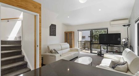 Furnished Townhouse - Secure Gated Community - Photo 3