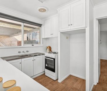 Charming Living in a Prime Belmont Location - available for a 6-mon... - Photo 3