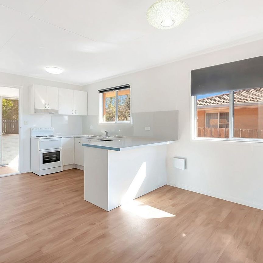 Updated 3-Bedroom Home – Walk to Usq & Kearneys Spring Park - Photo 1