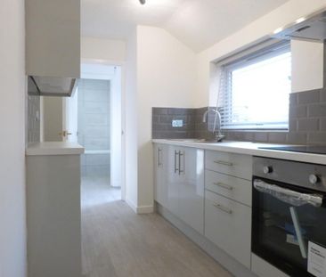 2 bedroom terraced house to rent - Photo 4