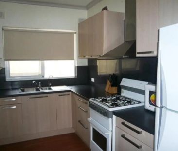“Say Hello to your cozy 2-bedroom hideaway” - Photo 3