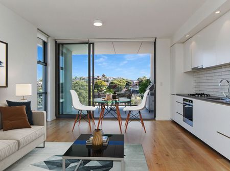 One-Bedroom Apartment with Oversized Balcony/Courtyard - Photo 3