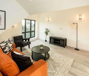 Cuckoo Hall Lane, London, N9 - Photo 1