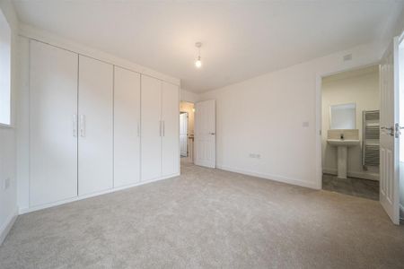 4 bedroom detached house to rent - Photo 4