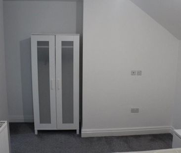 3 bedroom flat to rent - Photo 5