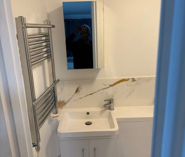 Studio Flat, Lindsey Close, CR4 - Photo 5