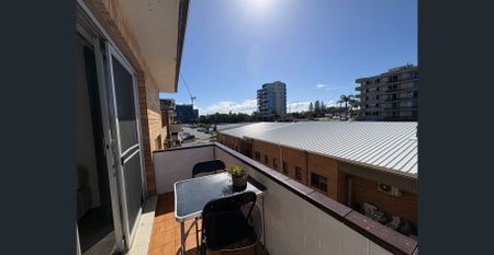 Newly refurbished fully furnished unit in the heart of Town! - Photo 5