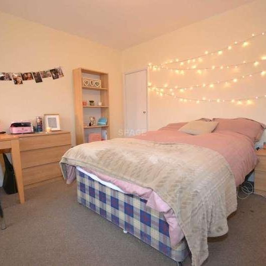 Grange Avenue, Reading, Berkshire, RG6 - Photo 1