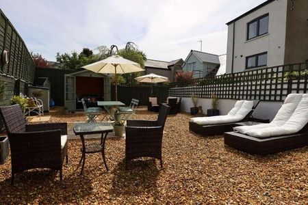 The Limes, Cowbridge, Vale Of Glamorgan, CF71 - Photo 2