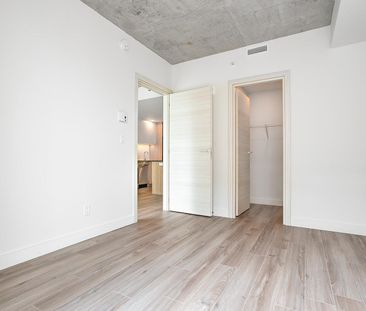 360 President Kennedy, Montréal, QC - Photo 1