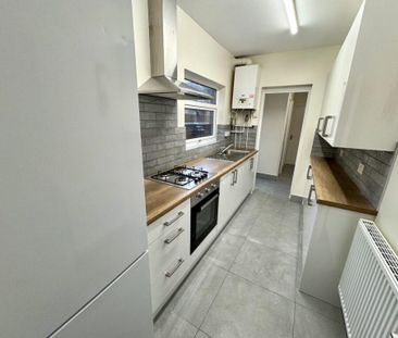 4 bedroom terraced house to rent - Photo 6