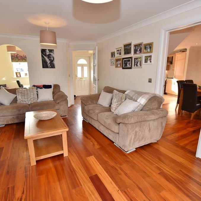 3 bedroom end of terrace house to rent - Photo 1