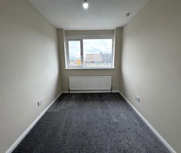 4 bedroom semi-detached house to rent - Photo 4