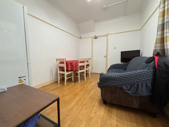 Talworth Street, Roath - Photo 1