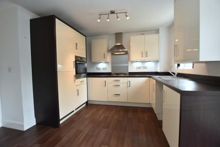 3 bedroom semi-detached house to rent - Photo 3