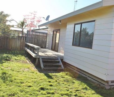 Privacy by the beach in Papamoa - Photo 4