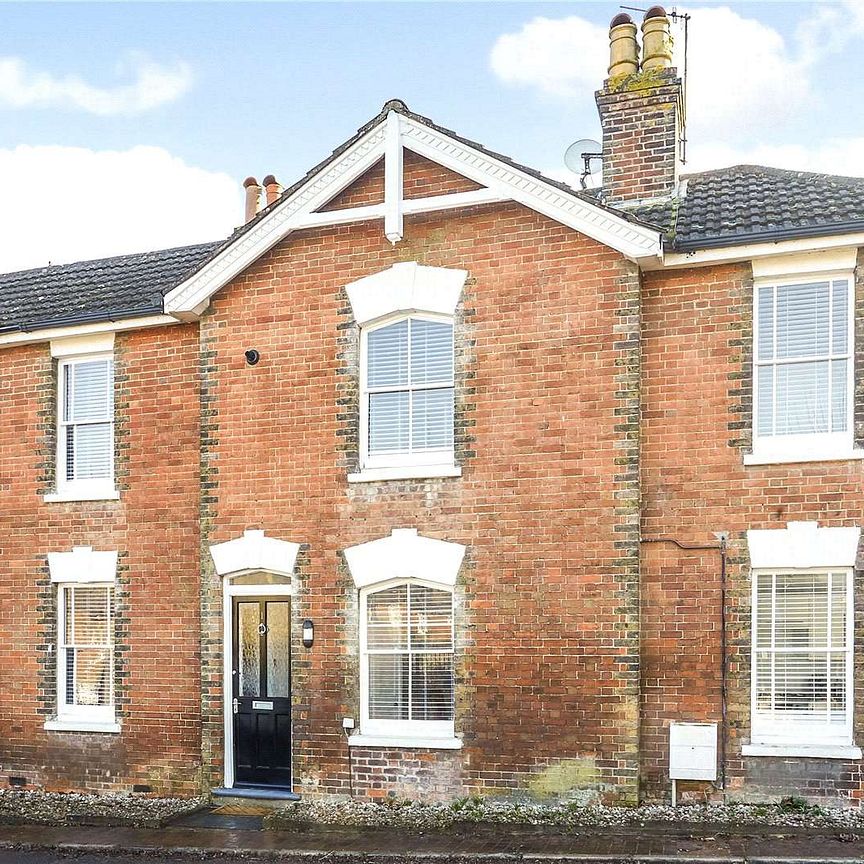 A well presented end of terrace family home conveniently placed in the St John's area on the north side of town - Photo 1