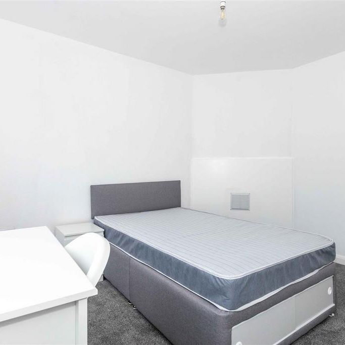 5 bedroom semi-detached house to rent - Photo 1