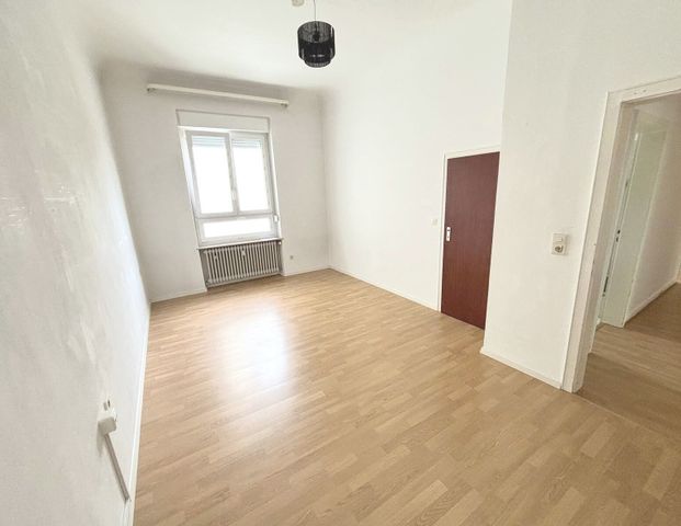 Trier: Stilvolle 100 m² Altbauwohnung mit hohen Decken und Holzdielen in zentraler Lage - Foto 1
