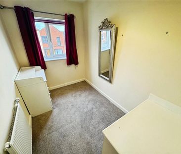 3 bedroom end of terrace house to rent - Photo 4