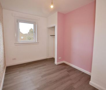 3 bedroom flat to rent - Photo 5
