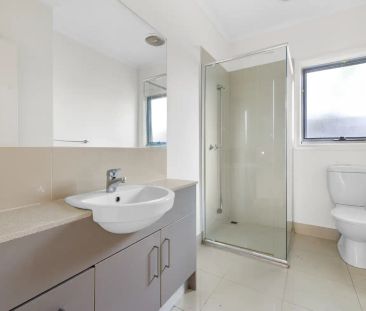 “Charming Family Home in Prime Sunshine Location” - Photo 5