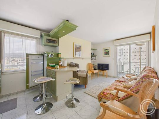 LOCATION ETUDIANTE - 2 PIECES AVEC TERRASSE - 17 IMPASSE JEANNE MARLIN - NICE PORT - Photo 1