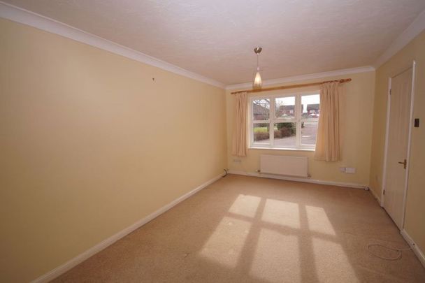 A 3 Bedroom House in Up Hatherley GL51 3YR - Photo 1