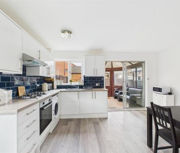 3 bedroom semi-detached house to rent - Photo 6