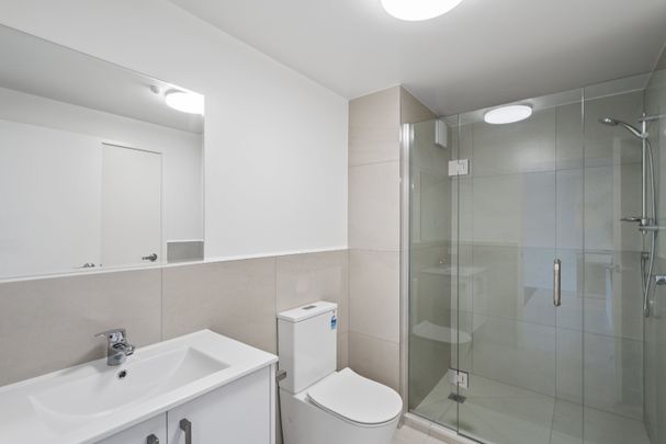 Spacious 3 Bedroom 2 Bathroom in great Location. - Photo 1