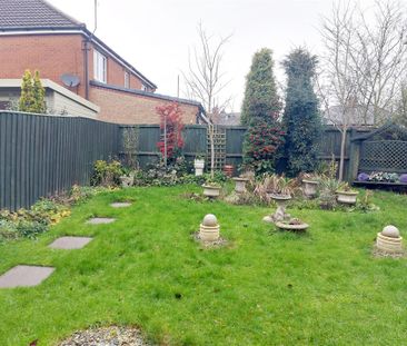 3 bedroom Detached house to rent - Photo 2