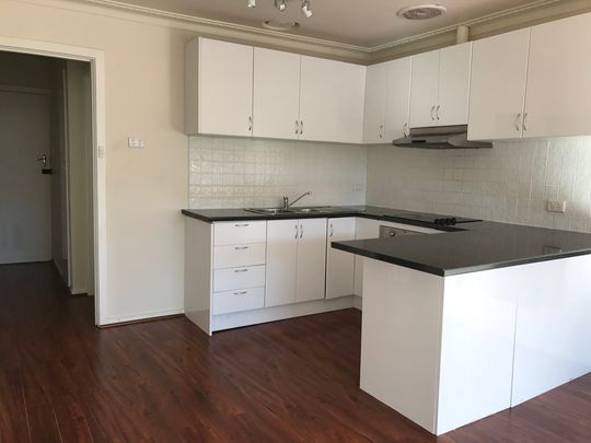 Ideally located 2 bedroom unit - ready to move in now! - Photo 1