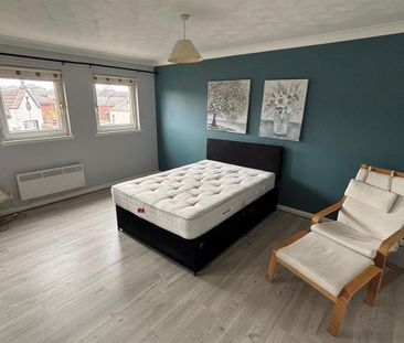 2 bedroom flat to rent - Photo 2