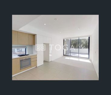 Ground-Floor Apartment with Private Courtyard | North-East Aspect - Photo 2