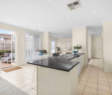 GREAT SIZED HOME | IDEAL LOCATION | STYLE AND COMFORT - Photo 4