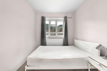 3 bedroom flat to rent - Photo 3