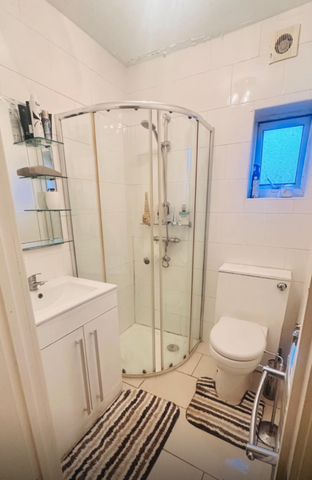 1 bedroom in a house share to rent - Photo 4