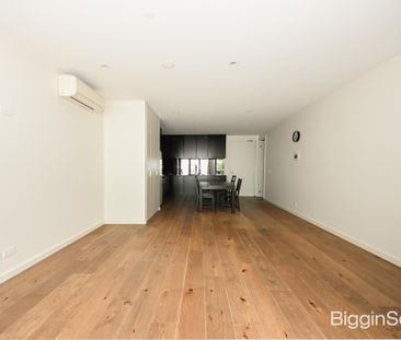 Stunning 2-Bedroom Apartment in Proximity to Everything You Need - Photo 2