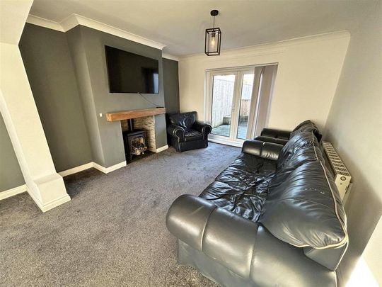 3 bedroom semi-detached house to rent - Photo 1