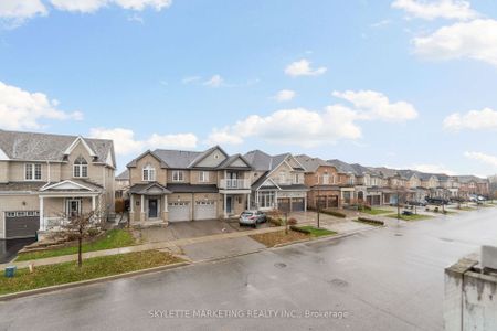 Townhouse For Lease | N8144096 - Photo 4