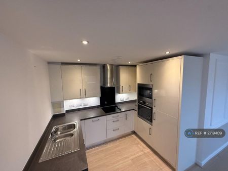 2 bedroom flat to rent - Photo 2