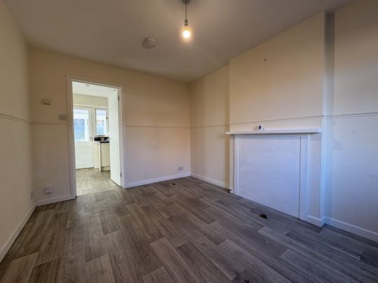 Peterhouse Crescent, March - Photo 1