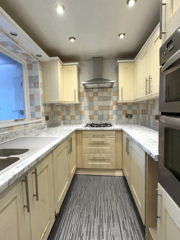 3 Bed Semi-Detached House, Brookhill Drive, LS17 - Photo 5