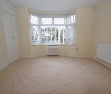 4 bedroom semi-detached house to rent - Photo 3
