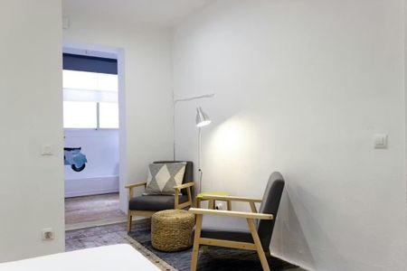 Carrer Gran de Gràcia, Barcelona, Catalonia 08012 - Photo 3