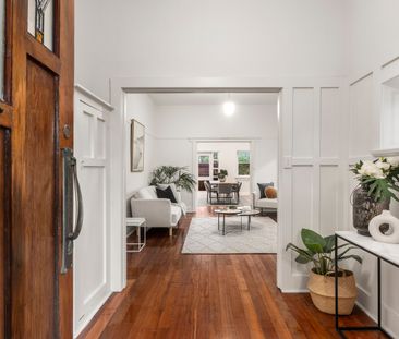 9 Great Valley Road, Glen Iris VIC 3146 - House For Rent | Domain - Photo 2